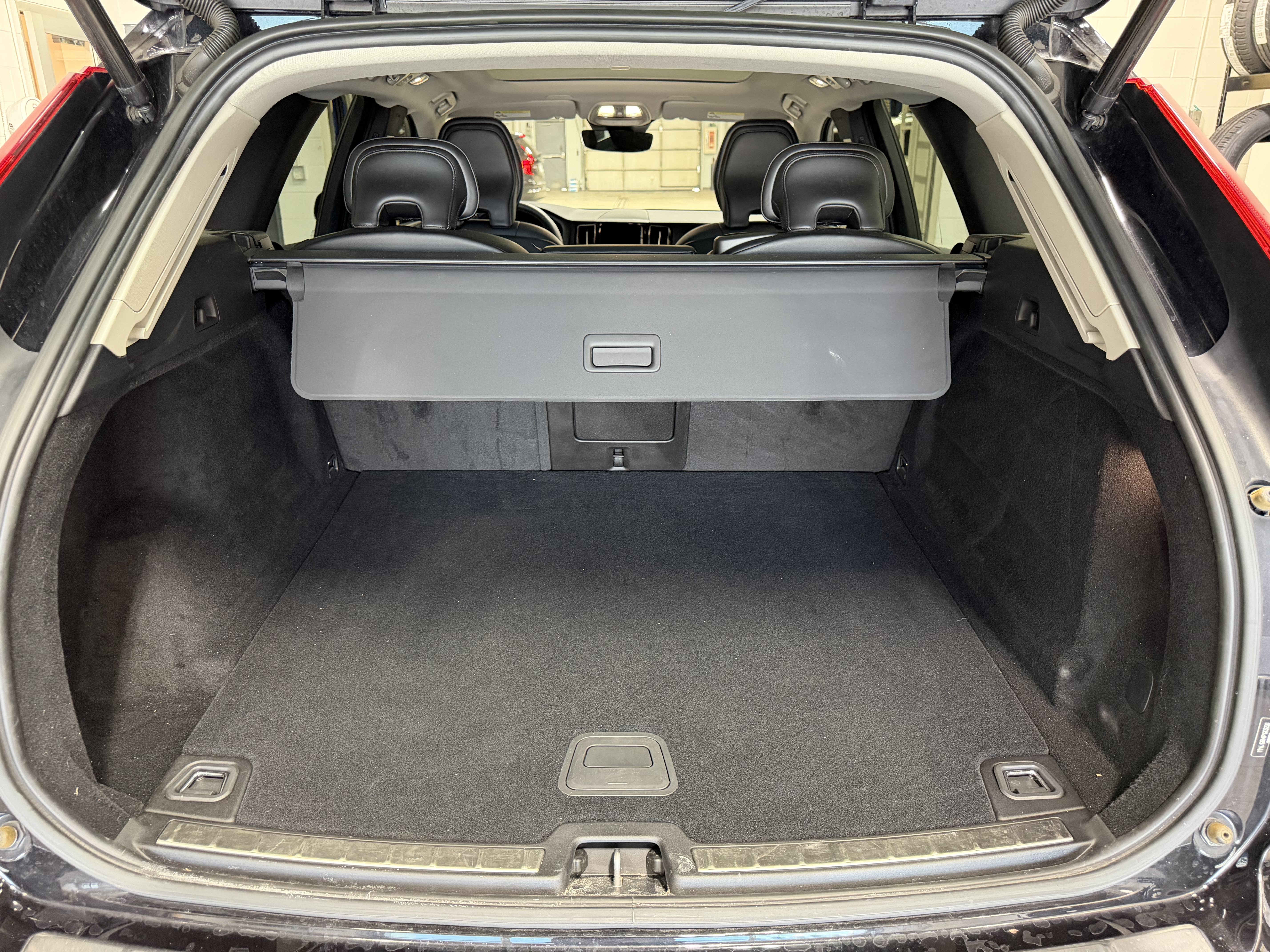 Used 2023 Onyx Black Metallic Volvo Core image 57