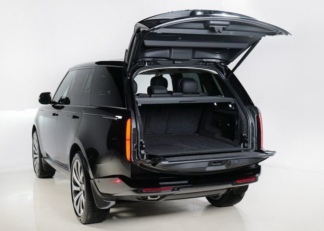New 2026 Santorini Black Land Rover SE image 29
