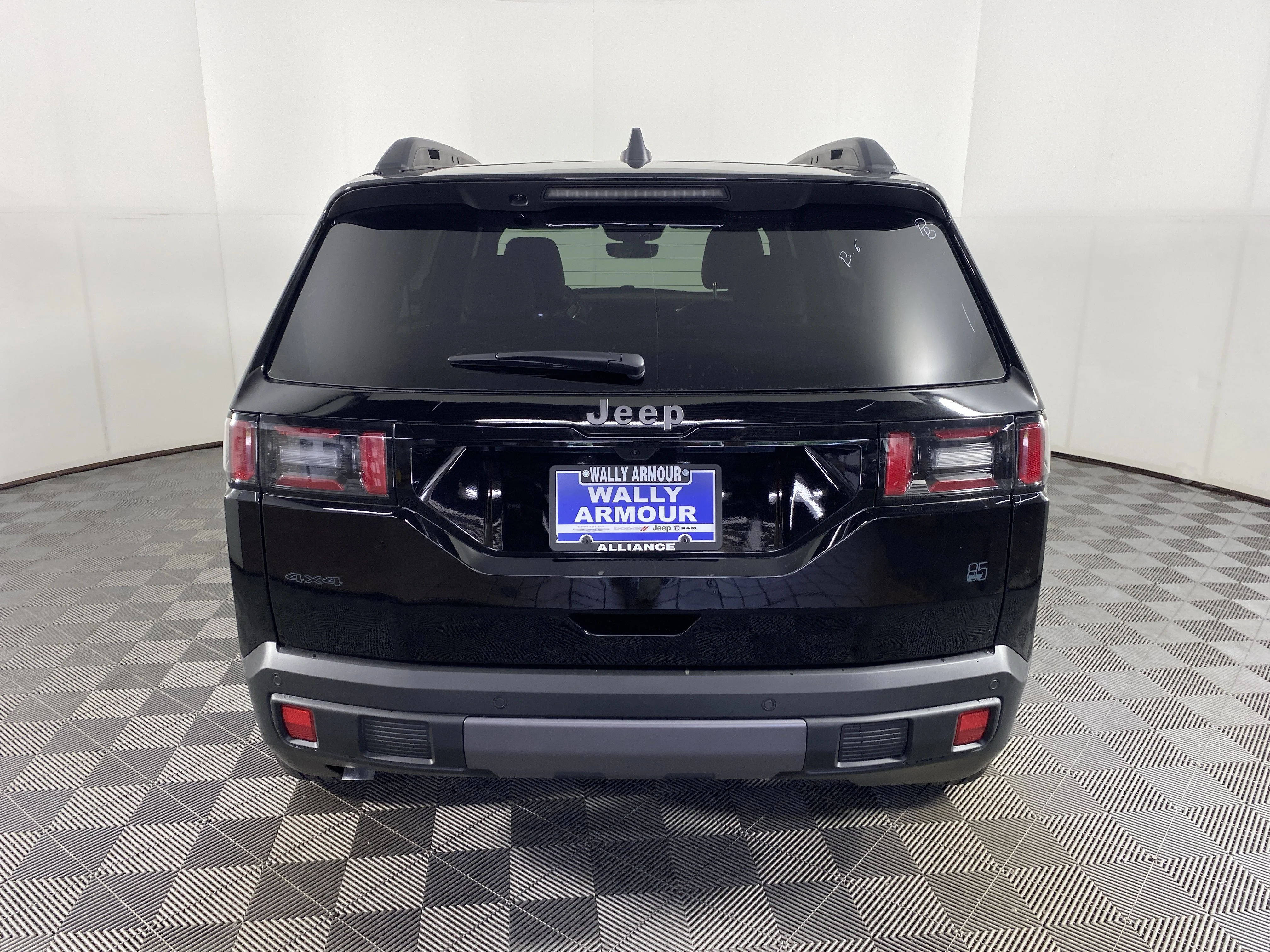 New 2026 Diamond Black Crystal Pearl-Coat Exterior Paint Jeep  image 8