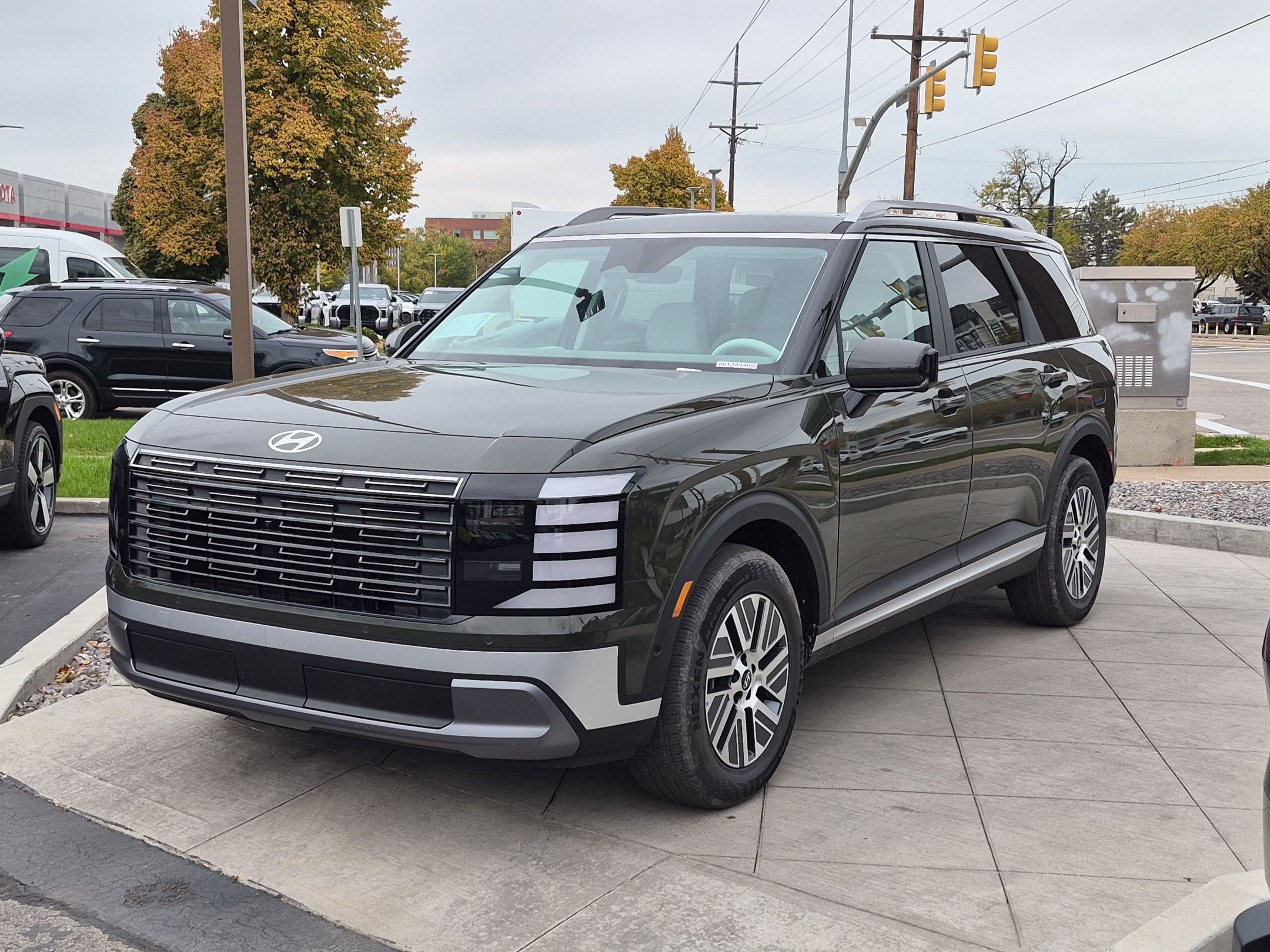 New 2027 Titan Green Pearl Hyundai SEL Premium 7P image 8