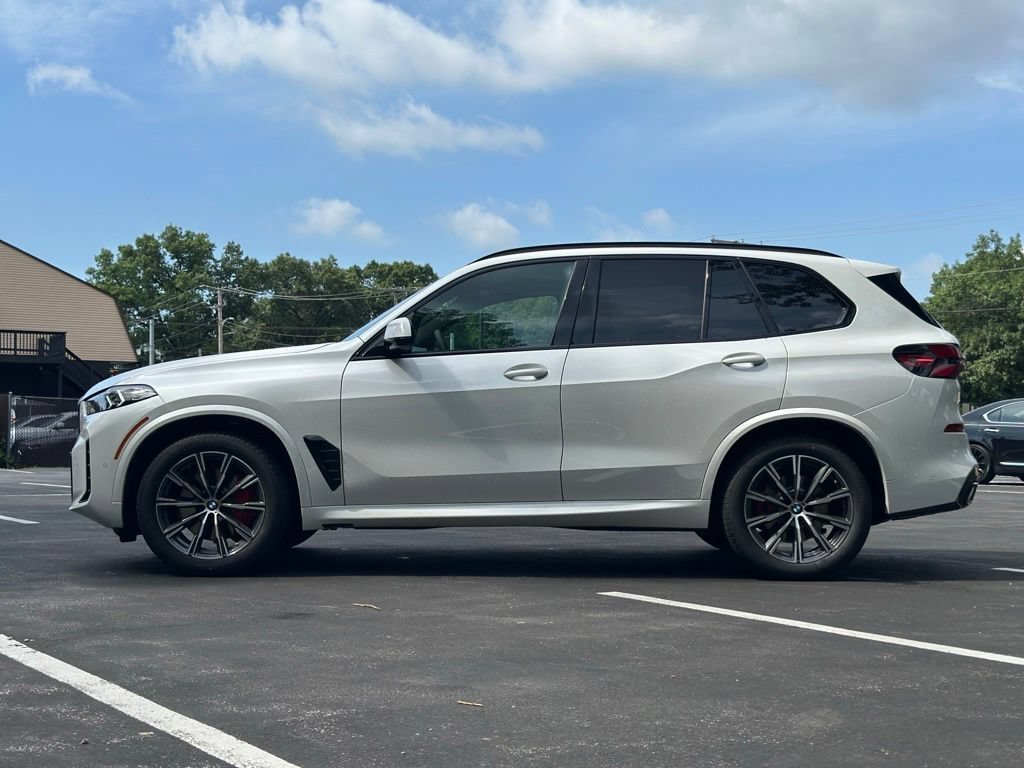 New 2026 Mineral White Metallic BMW xDrive40i image 4