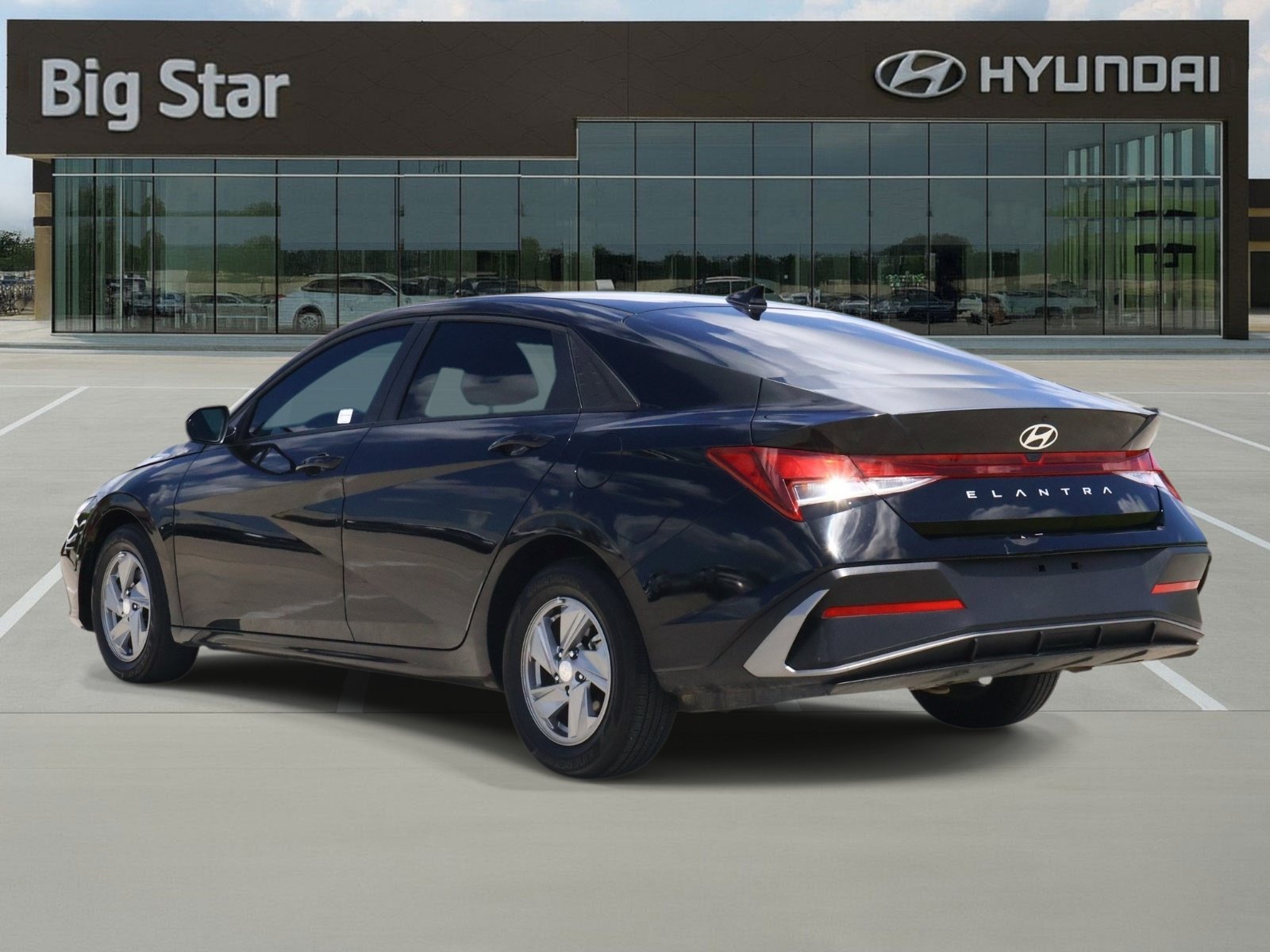 Used 2025 Abyss Black Hyundai SE image 3