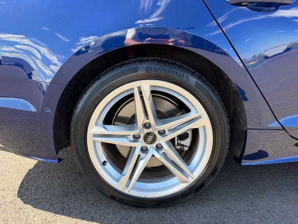 Used 2022 Navarra Blue Metallic Audi Prestige One-Owner image 9