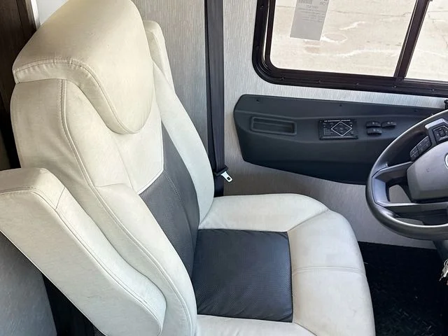 Used 2022 White Ford Chassis image 16