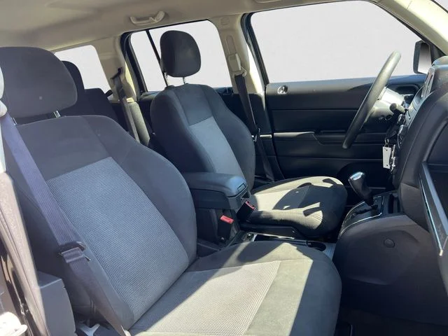 Used 2015 Black Jeep Altitude image 15