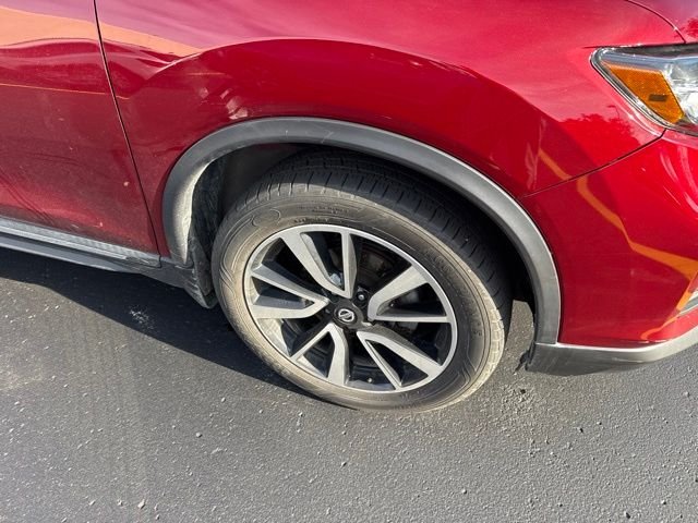 Used 2020 Red Nissan SL image 3