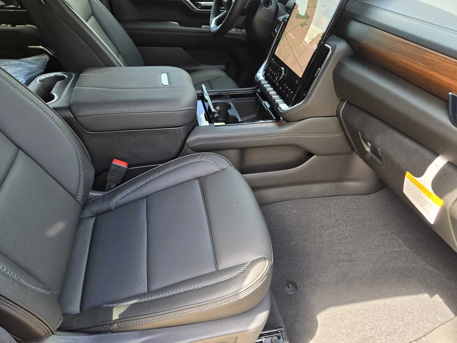 2026 GMC Yukon XL Denali - Photo 9