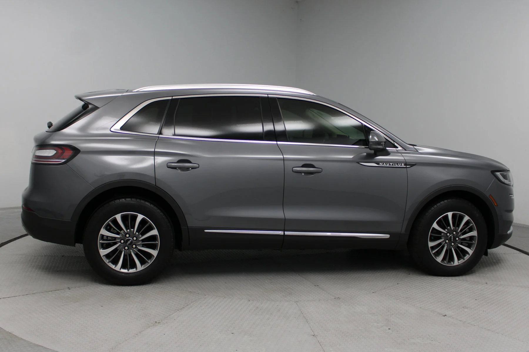 Used 2021 Asher Gray Lincoln Standard FWD image 27