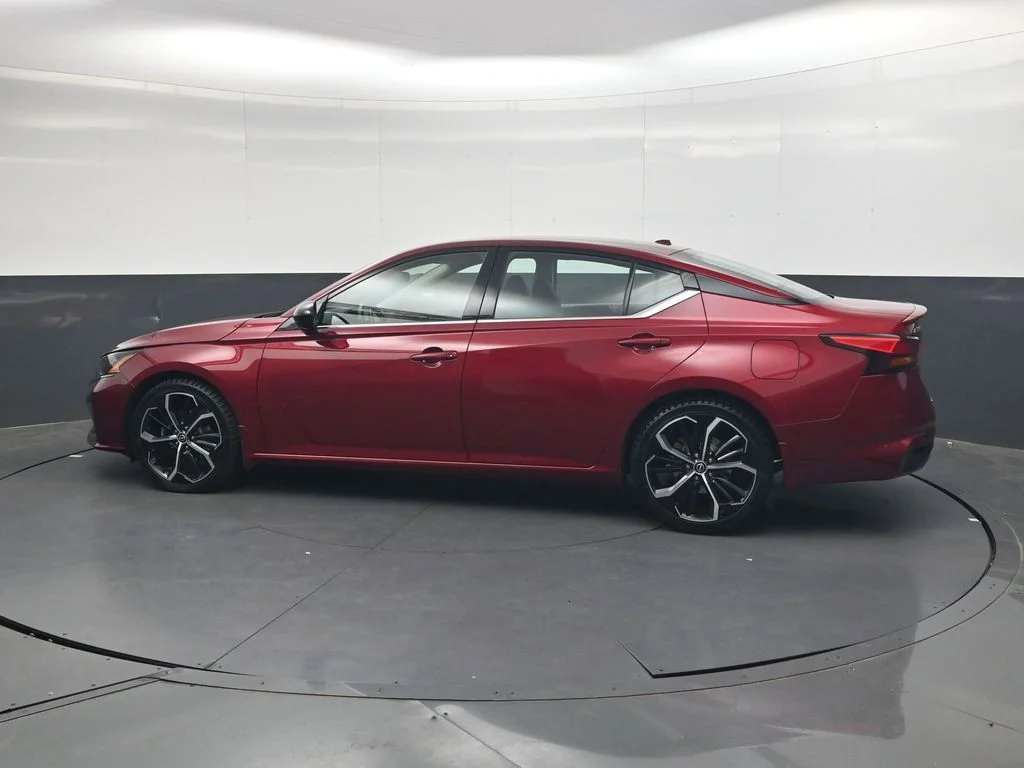 Used 2023 Red Nissan 2.5 SR image 11