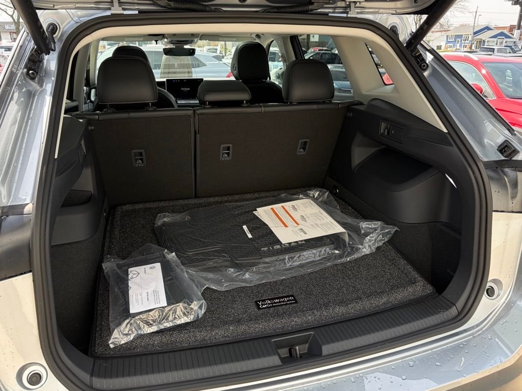 New 2026 Pyrite Silver Metallic Volkswagen 2.0T SE image 28