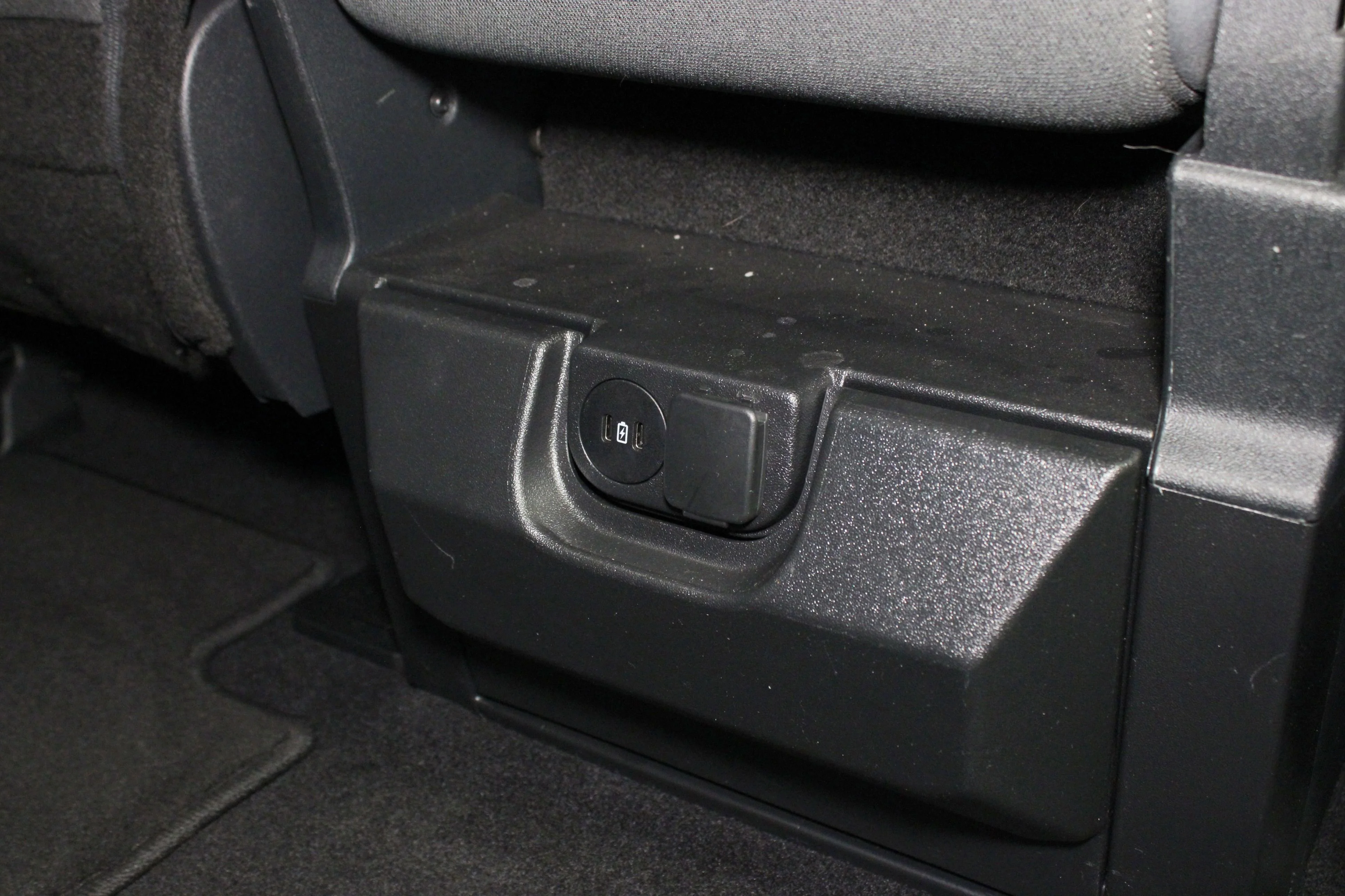 Used 2025 Agate Black Metallic Ford XLT image 17