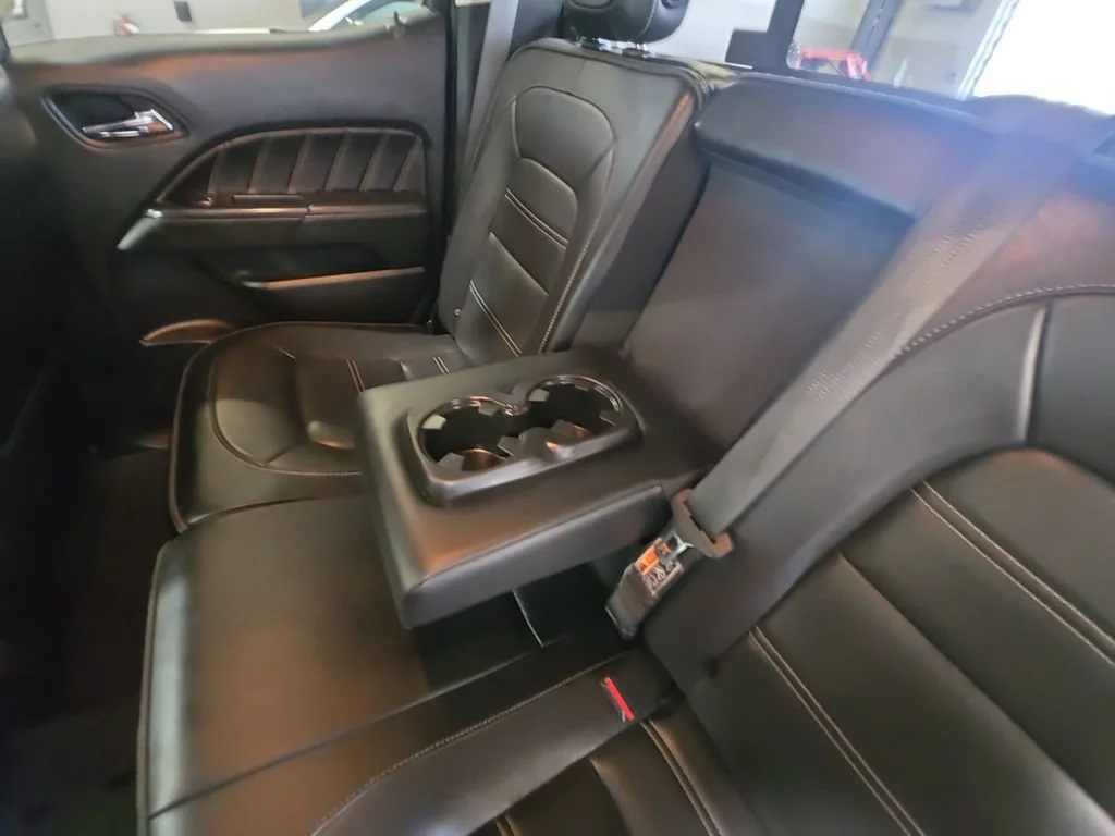 Used 2021 ONYX BLACK GMC 4WD Denali image 35