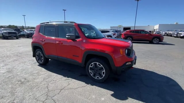 Used 2017 Colorado Red Jeep Trailhawk image 2