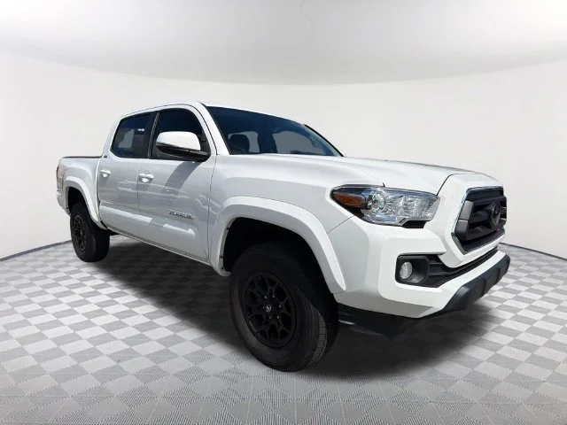 Used 2022 White Toyota SR5 V6 image 3
