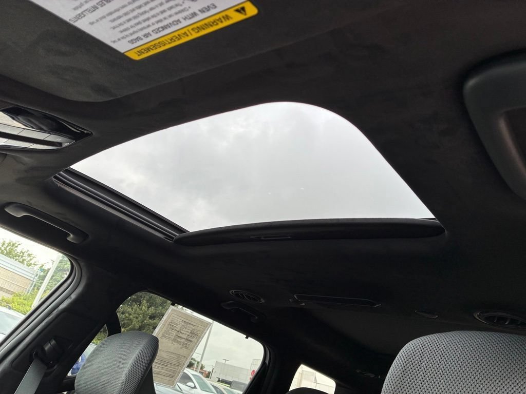 Used 2027 White Kia X-Line SX Prestige image 7