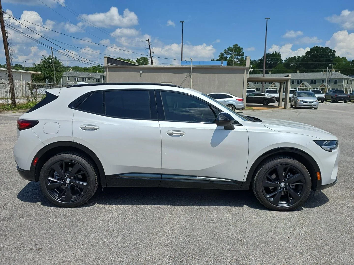 Used 2023 White Frost Tricoat Buick Essence image 2
