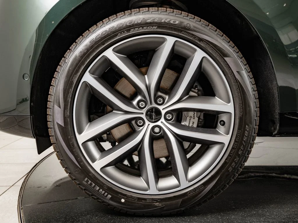 New 2026 Belgravia Green Land Rover SE image 13
