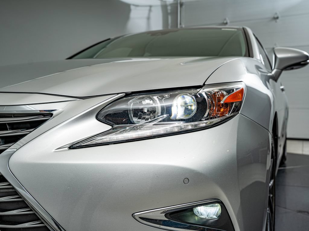 Used 2018 Silver Lexus 350 image 13