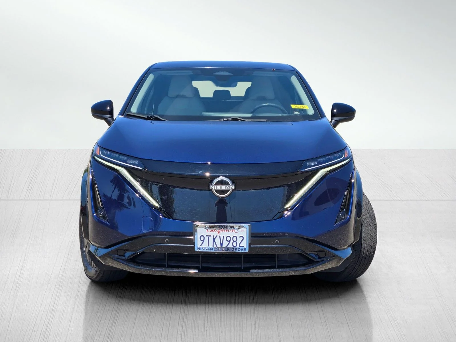 Used 2025 Deep Ocean Blue Pearl/Black Diamond Pearl Nissan ENGAGE image 2