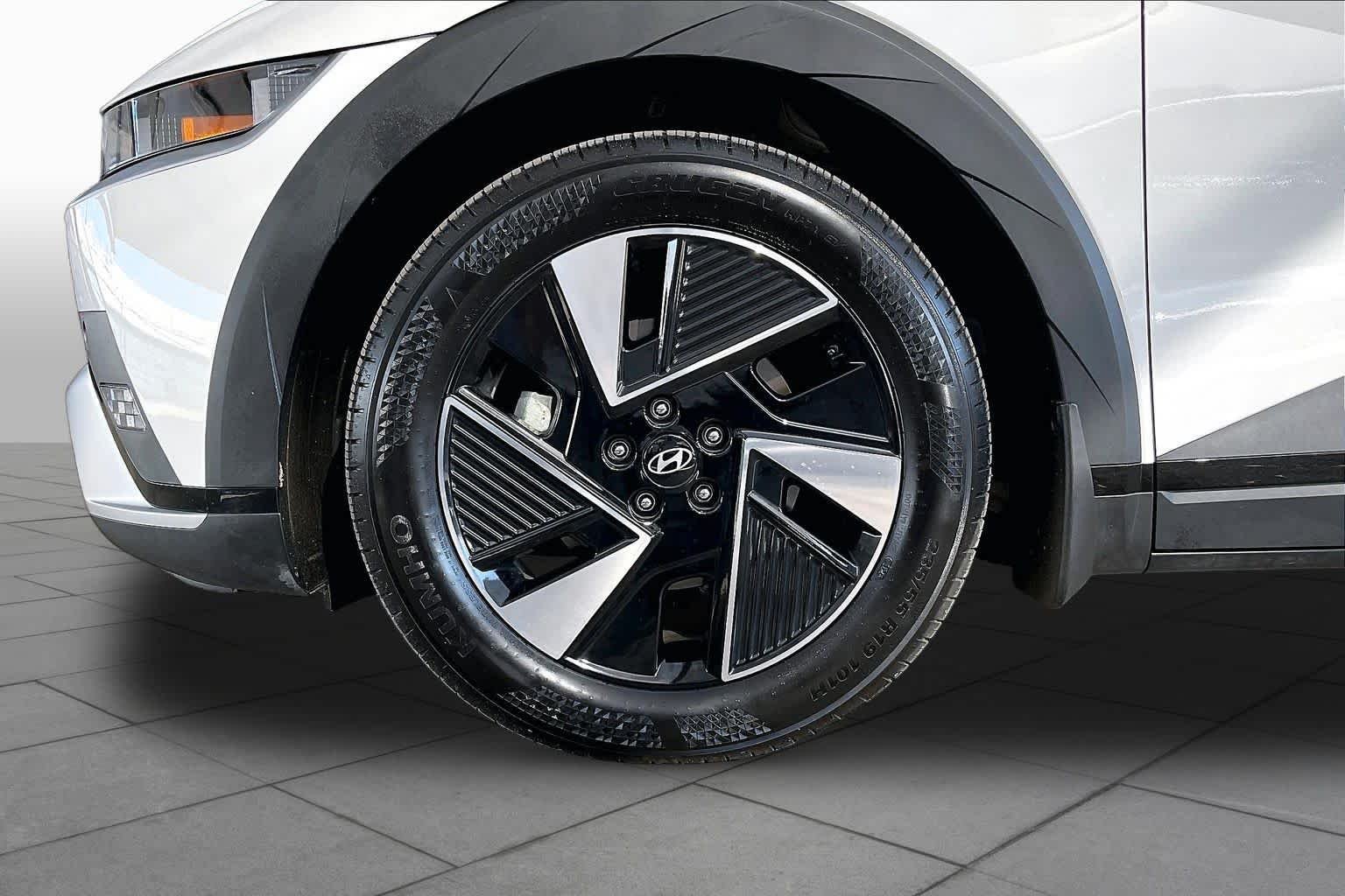 Certified Used 2026 Atlas White Hyundai SE image 10