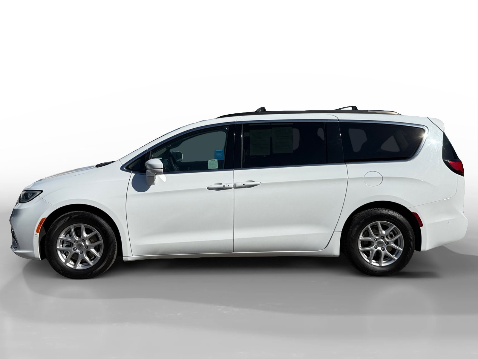 Used 2022 Bright White Clearcoat Chrysler Touring L image 2