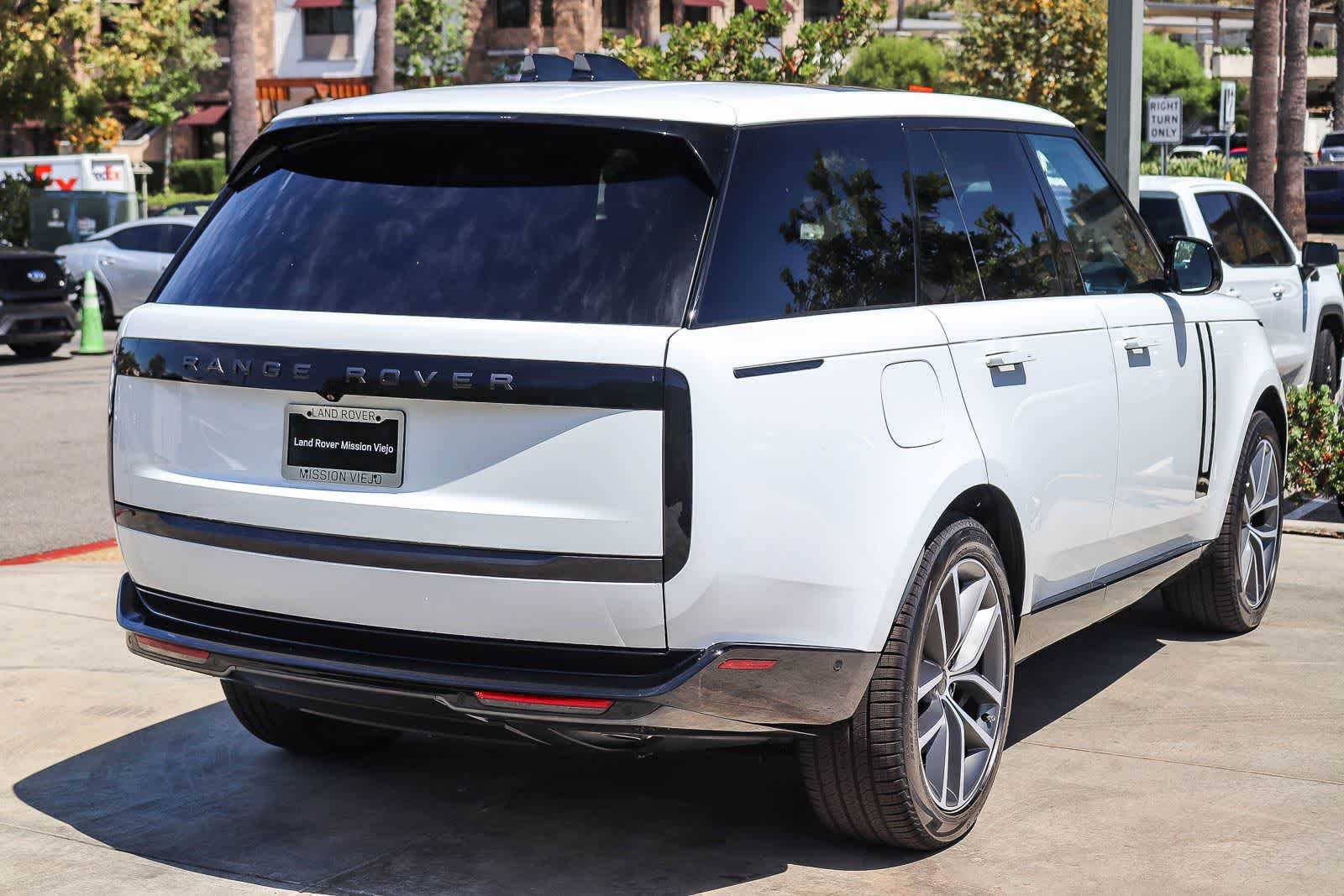 New 2026 Fuji White Land Rover SE image 6
