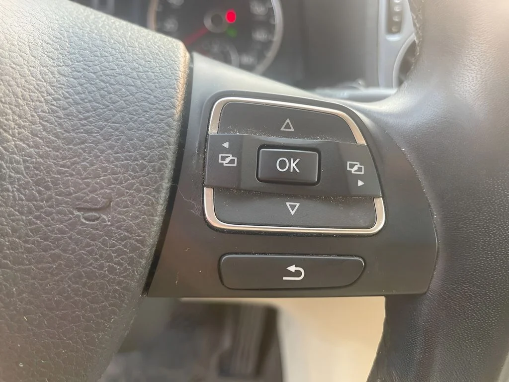 Used 2016 White Volkswagen SE image 23