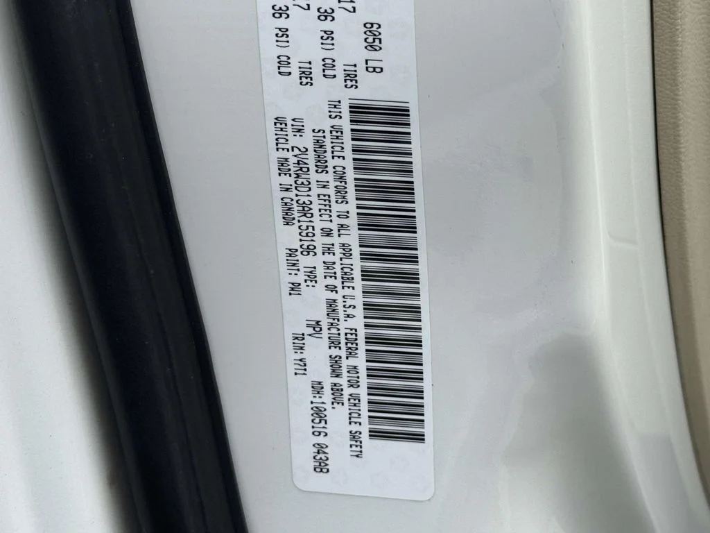 Used 2010 White Volkswagen SE image 28