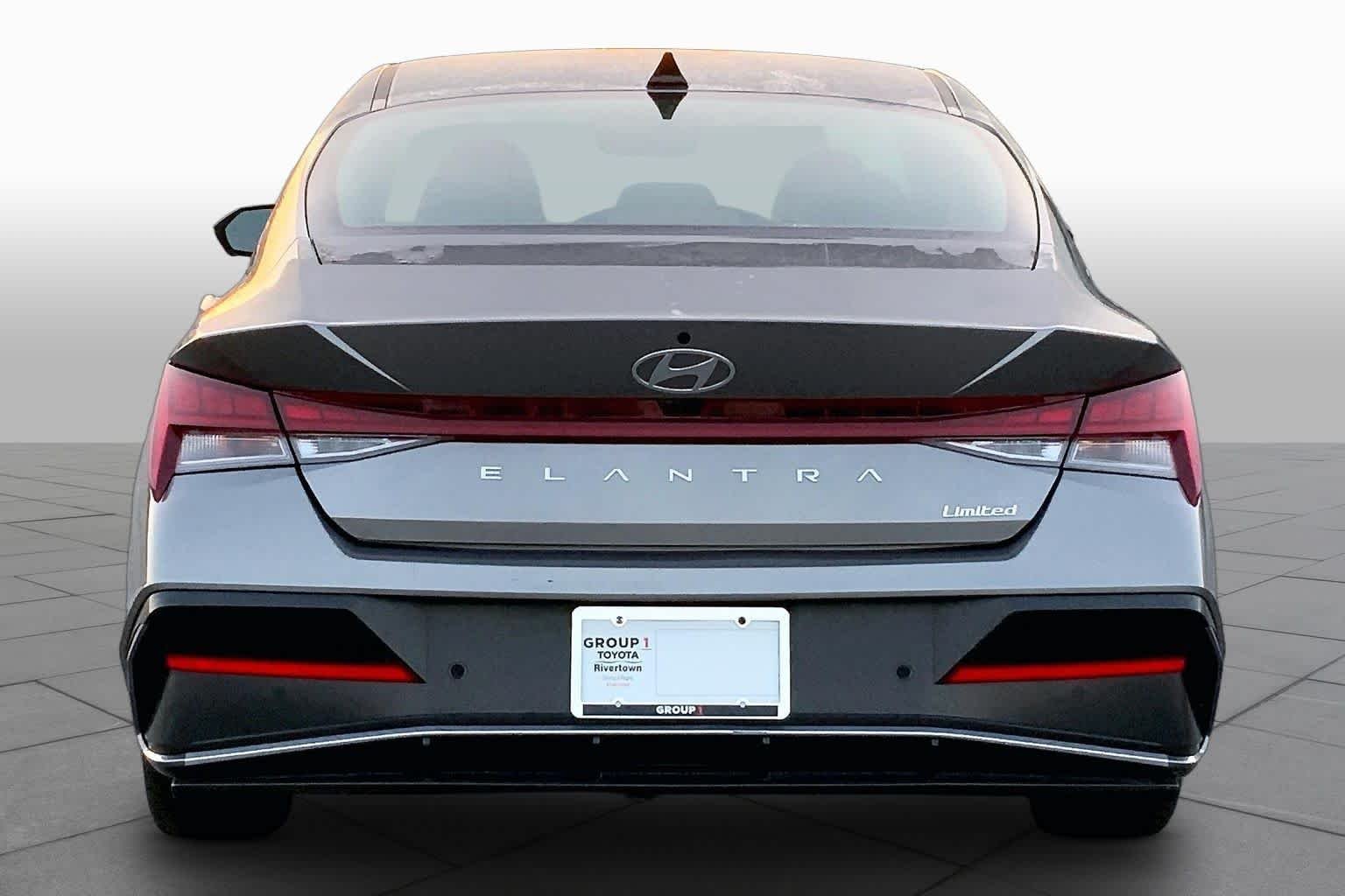 Used 2024 Fluid Metal Hyundai Limited image 5