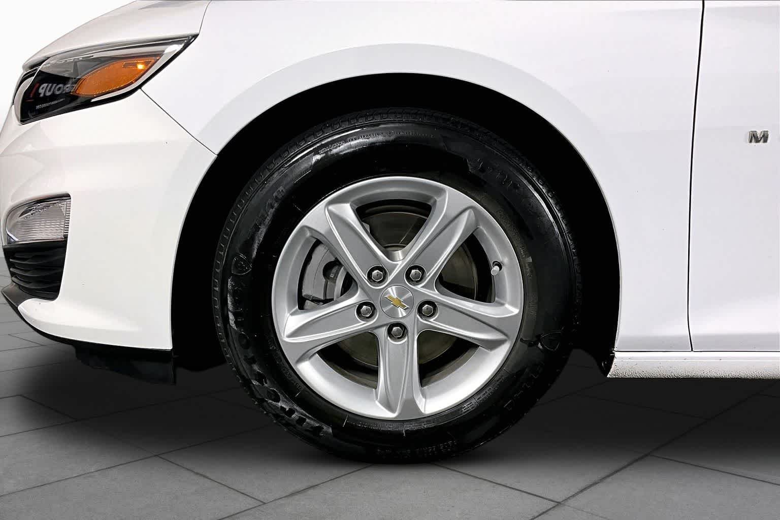 Used 2022 Summit White Chevrolet LS image 10