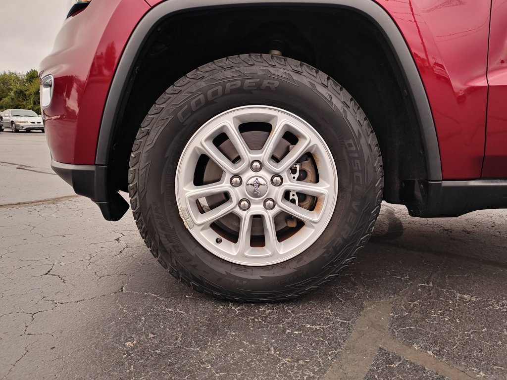 Used 2020 Red Jeep Laredo E image 10