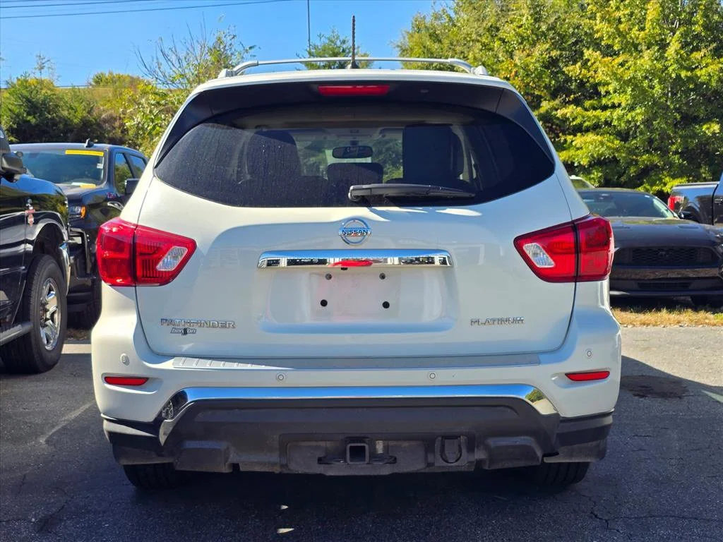 Used 2018 White Nissan Platinum image 13