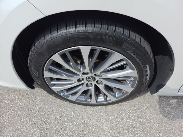 Used 2019 White Lexus 350 Luxury image 10