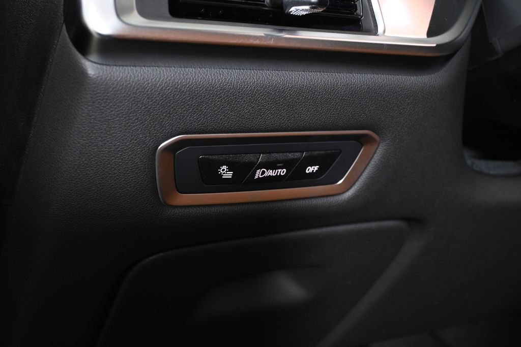 New 2027 Black Sapphire Metallic BMW M60i image 26