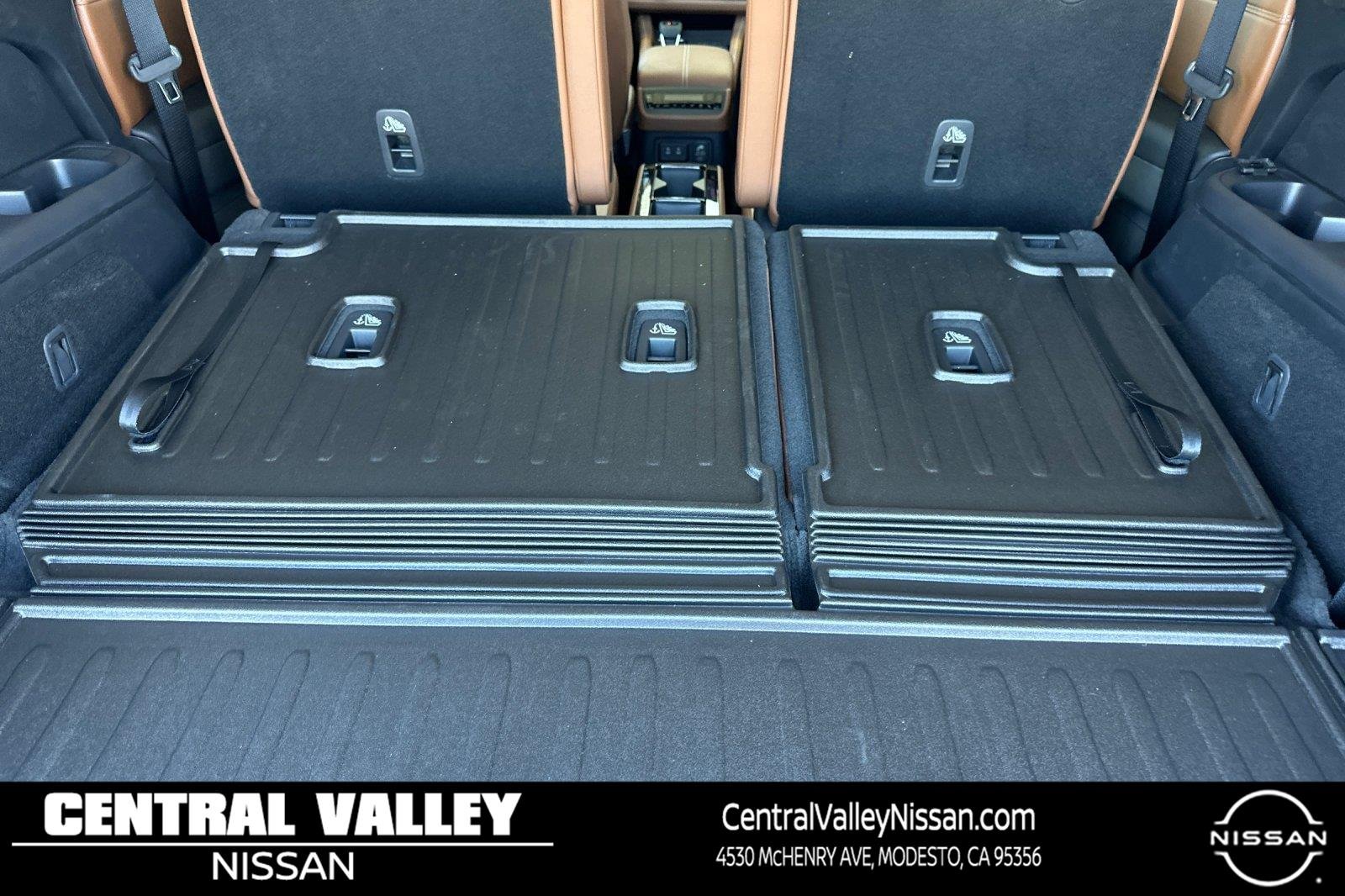 New 2026 Boulder Gray Pearl/Super Black Nissan Platinum image 16