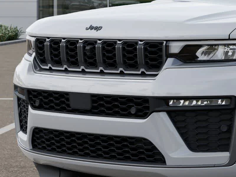 New 2026 Bright White Clear-Coat Exterior Paint Jeep Limited Reserve image 11