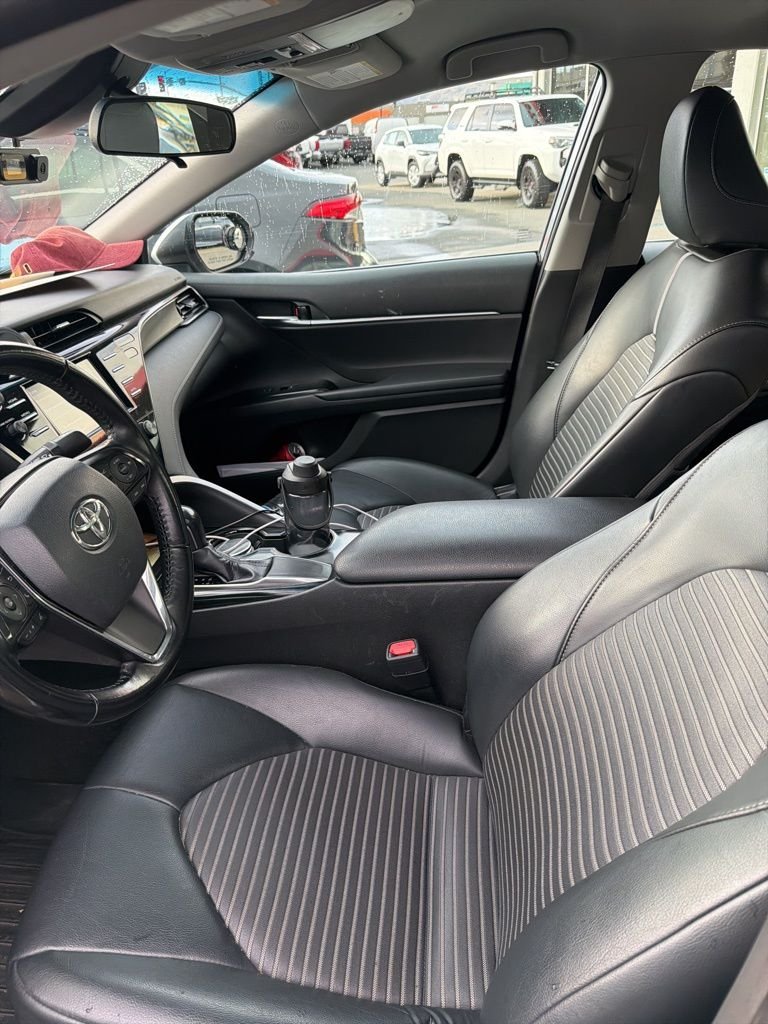 2020 Toyota Camry SE photo 4