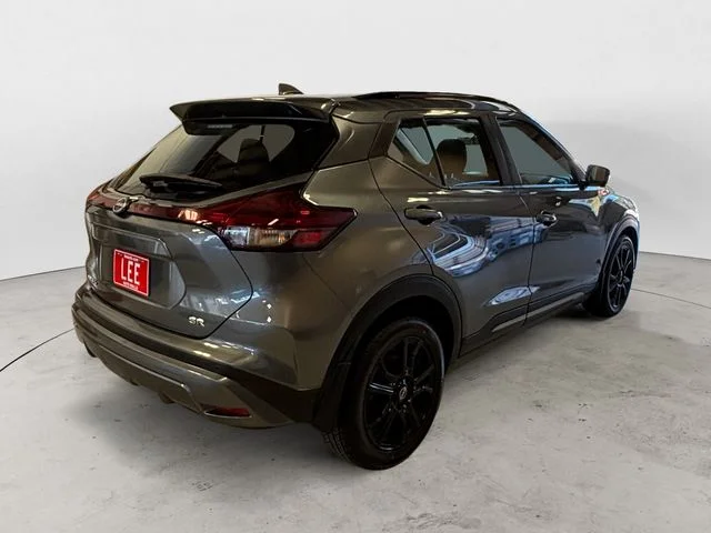 Used 2022 Gun Metallic Nissan SR image 5