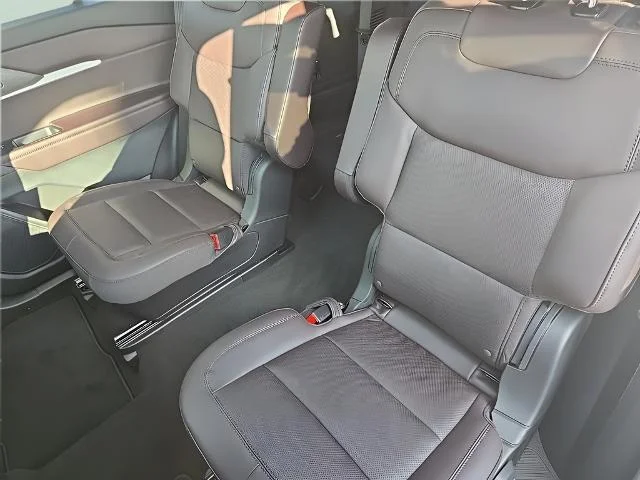 New 2026 Star White Metallic Tri-Coat Ford Platinum™ image 52