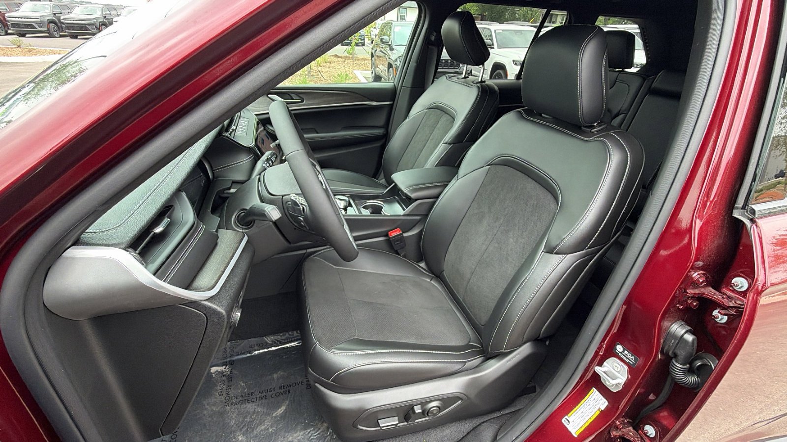 New 2026 Velvet Red Pearl-Coat Exterior Paint Jeep Laredo Altitude image 13