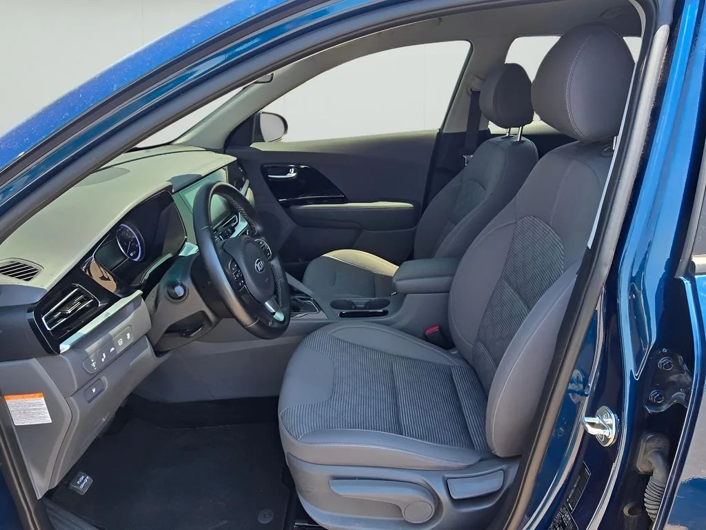 Used 2021 Deep Cerulean Kia LXS image 9