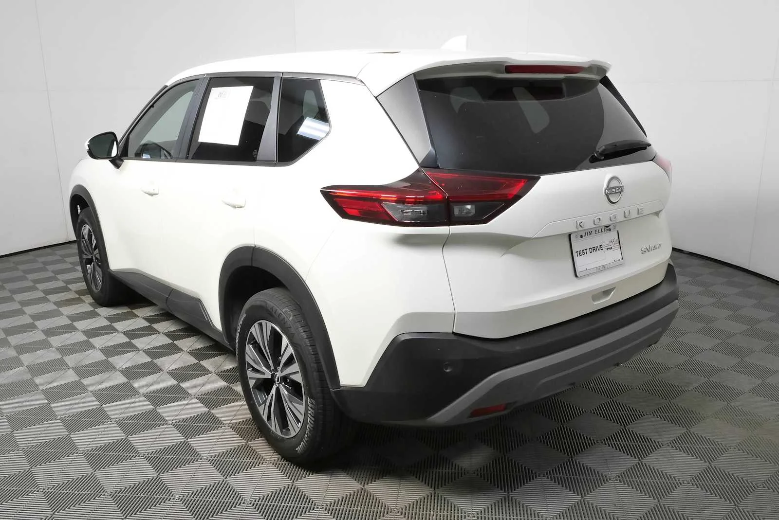 Used 2023 Pearl White Tricoat Nissan SV image 27