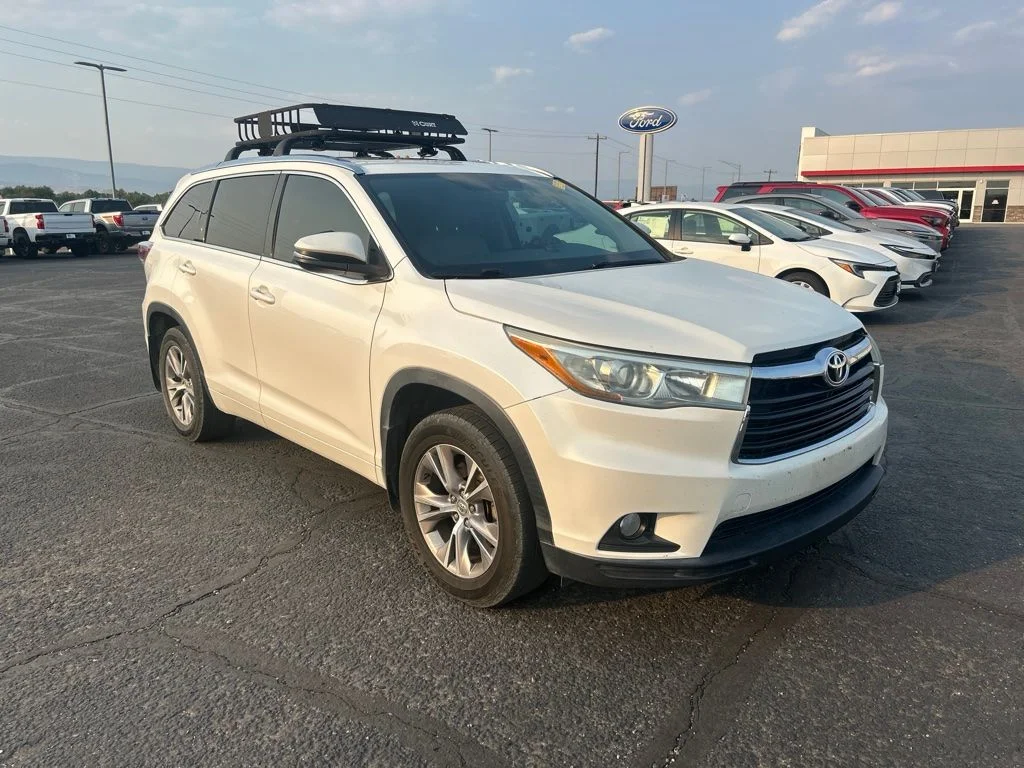 Used 2015 Blizzard Pearl Toyota XLE V6 image 1
