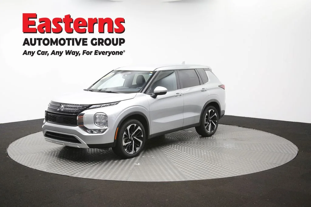 Used 2024 Silver Mitsubishi SE image 56
