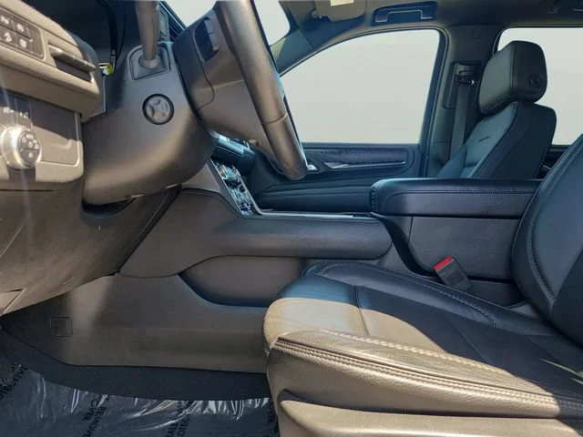Used 2023 Onyx Black GMC Denali image 22