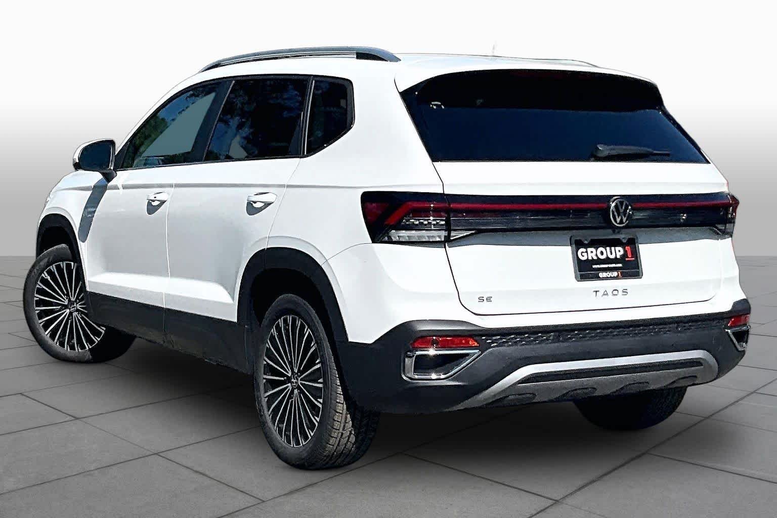 New 2027 Pure White exte Volkswagen SE image 12