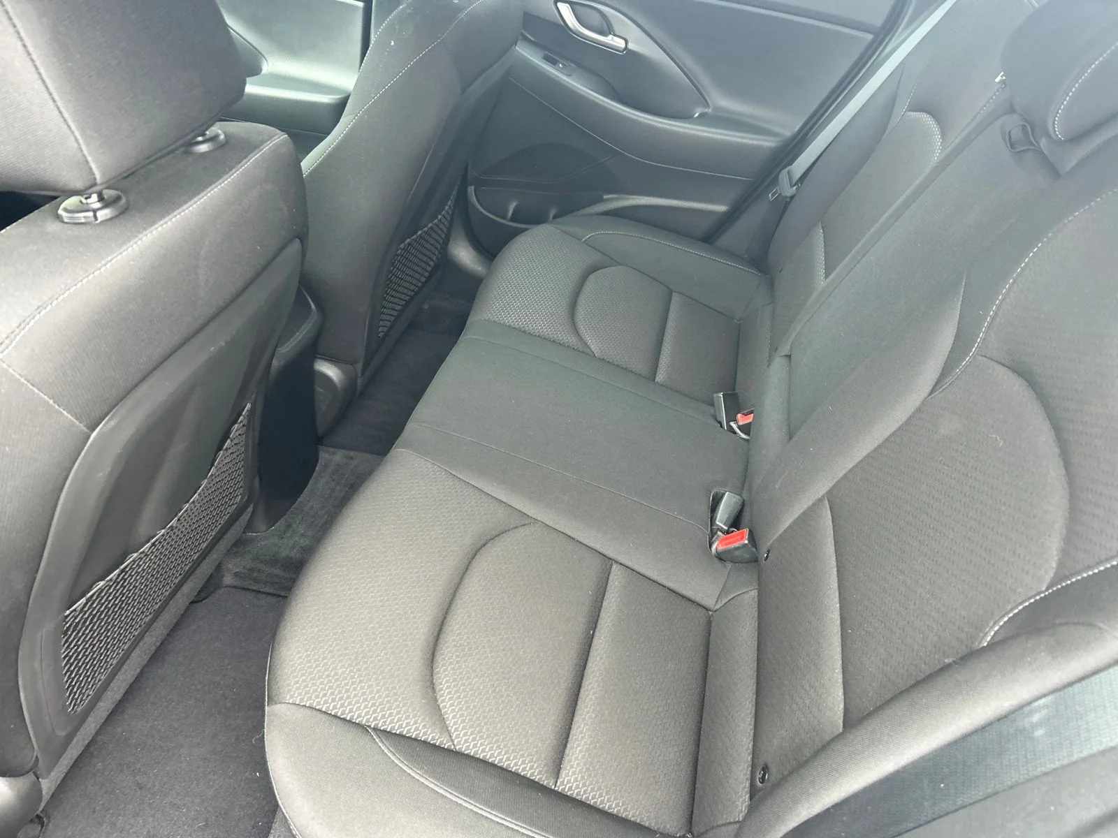 Used 2018 Summit White Hyundai Base image 6