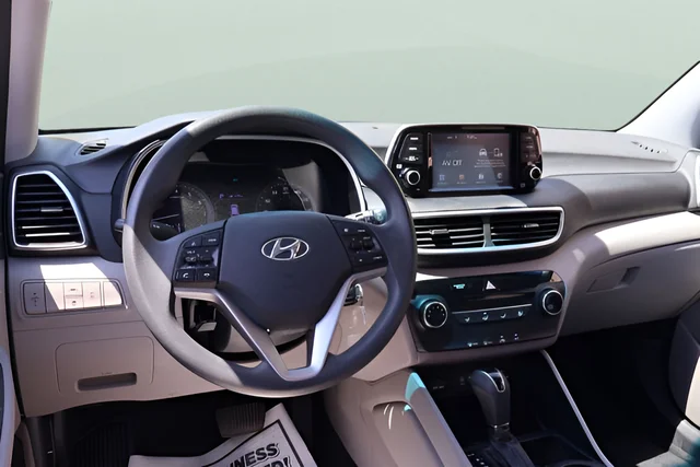 Used 2020 Silver Hyundai SE image 18