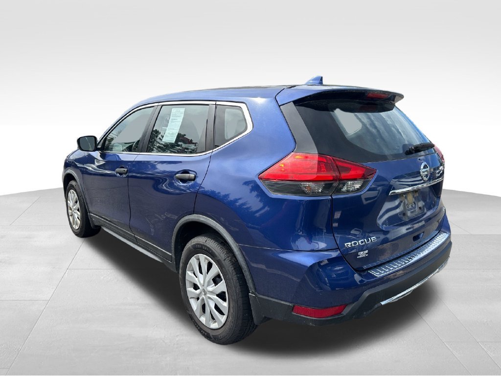 Used 2017 Blue Nissan S image 7