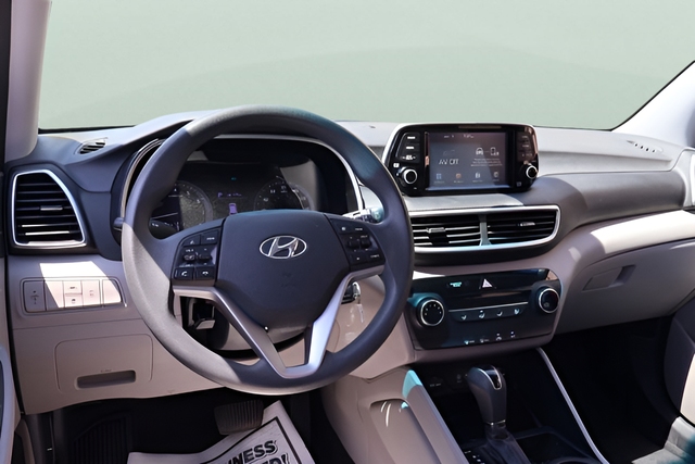 Used 2020 Silver Hyundai SE image 18